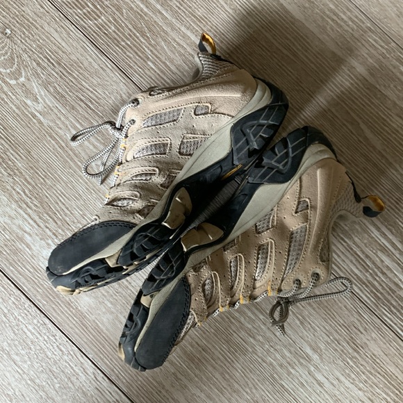 MERRELL Continnum low profile Hiking Shoes - Picture 3 of 13